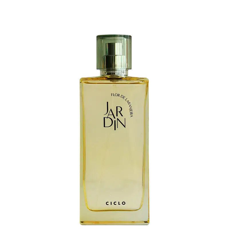 Perfume em frasco retangular de vidro transparente com líquido amarelo claro. A embalagem tem o nome "JARDIN" em letras maiúsculas pretas e "Jardim Sambaca em letras menores abaixo. Na parte inferior, está escrito "CICLO" em letras maiúsculas pretas.