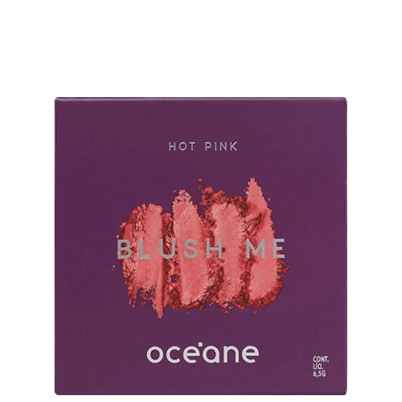A imagem mostra a embalagem do Blush Me da marca Océane: uma caixa quadrada de cor roxa escura. No centro, há uma mancha abstrata em tons de rosa claro e coral. O nome do produto "BLUSH ME" está escrito em letras maiúsculas brancas sobre a mancha rosa.