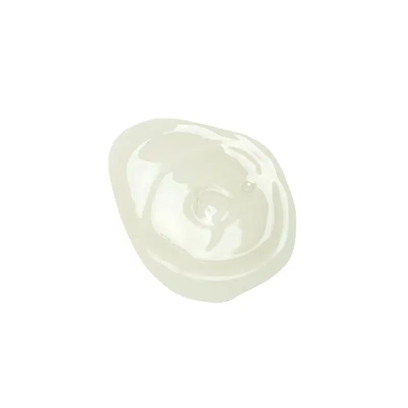 A imagem traz uma amostra do creme facial, revelando a consistência e tom translúcido do produto.