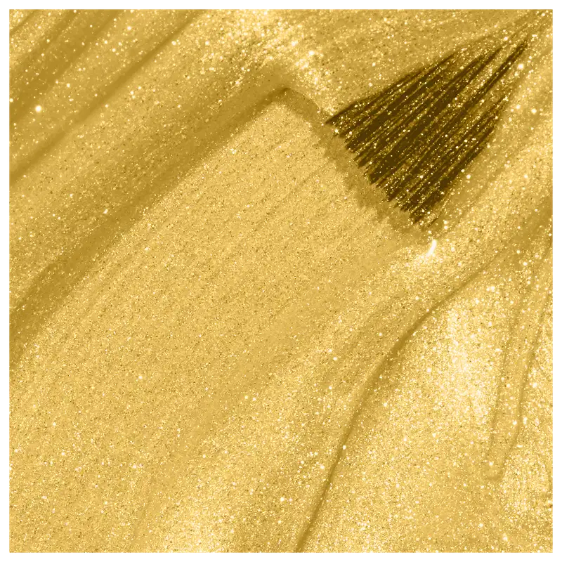 A imagem traz uma visão aproximada do líquido do esmalte. É possível ver sua cor dourada, cremosa e com nuances de um brilho luminoso.