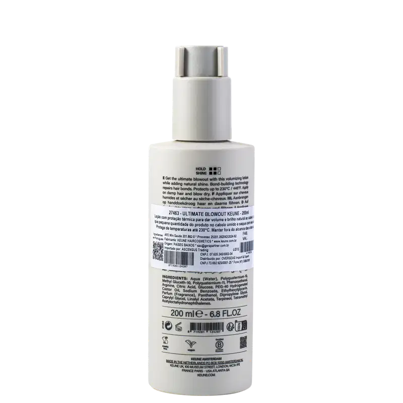 A imagem mostra a parte de trás do produto Ultimate Blowout da marca Keune. Rótulo com texto em inglês e português. Apresenta lista de ingredientes, benefícios, código de barras e instruções de uso.