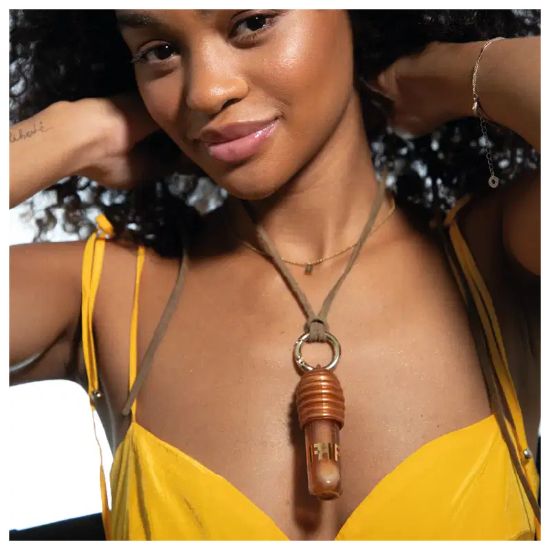 Modelo usando o Gloss Labial Fran by Franciny Ehlke LipHoney.