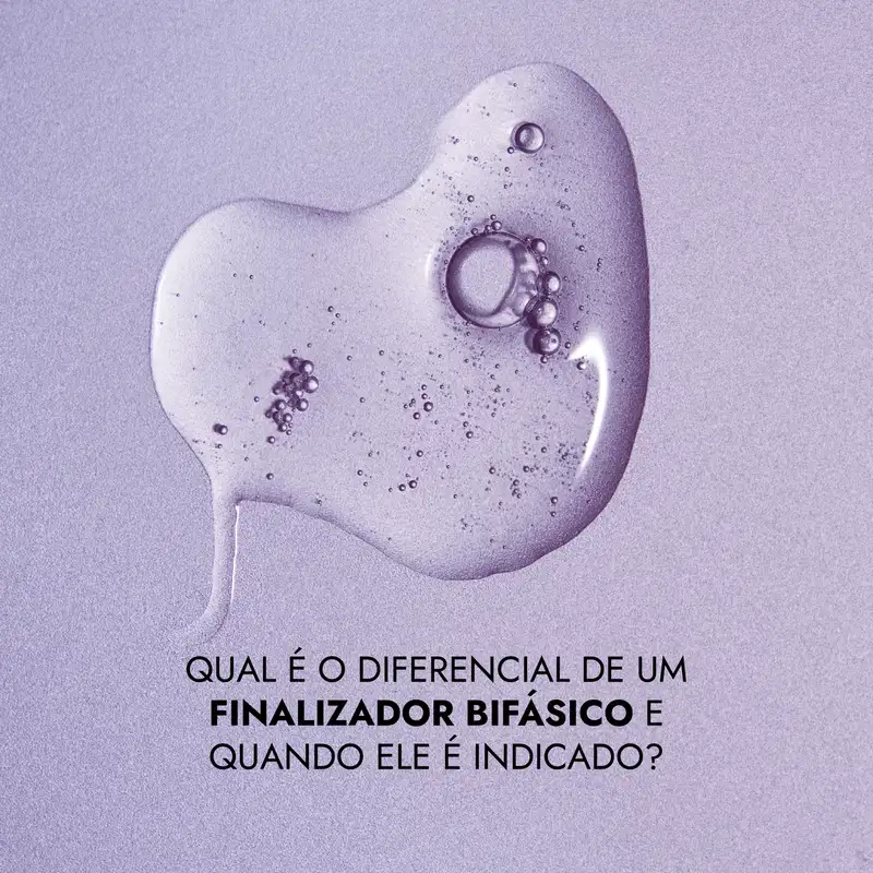 Fórmula para proteção anti-frizz para cabelos loiros. Embalagem de plástico branco com detalhes em roxo e azul, contendo 145ml do produto.