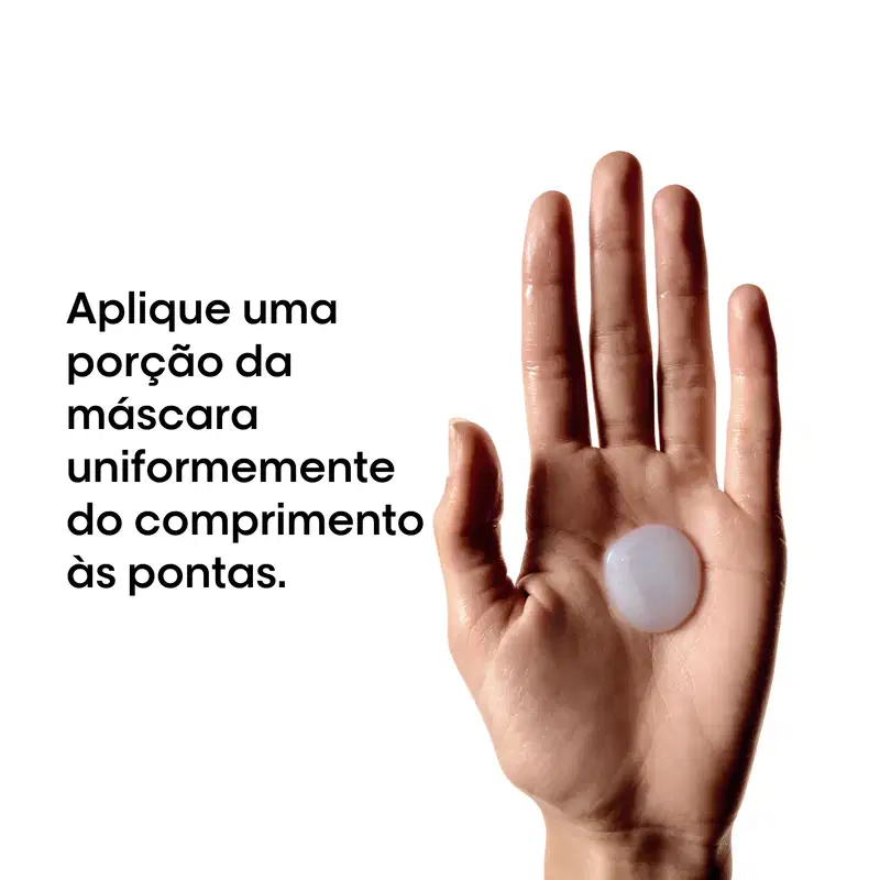 Texto: aplique uma porção da máscara uniformemente do comprimento às pontas