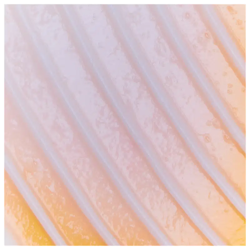 A textura apresenta uma aparência suave e sedosa, com tonalidades que variam do rosa pálido ao laranja claro, criando um efeito sutil e delicado.