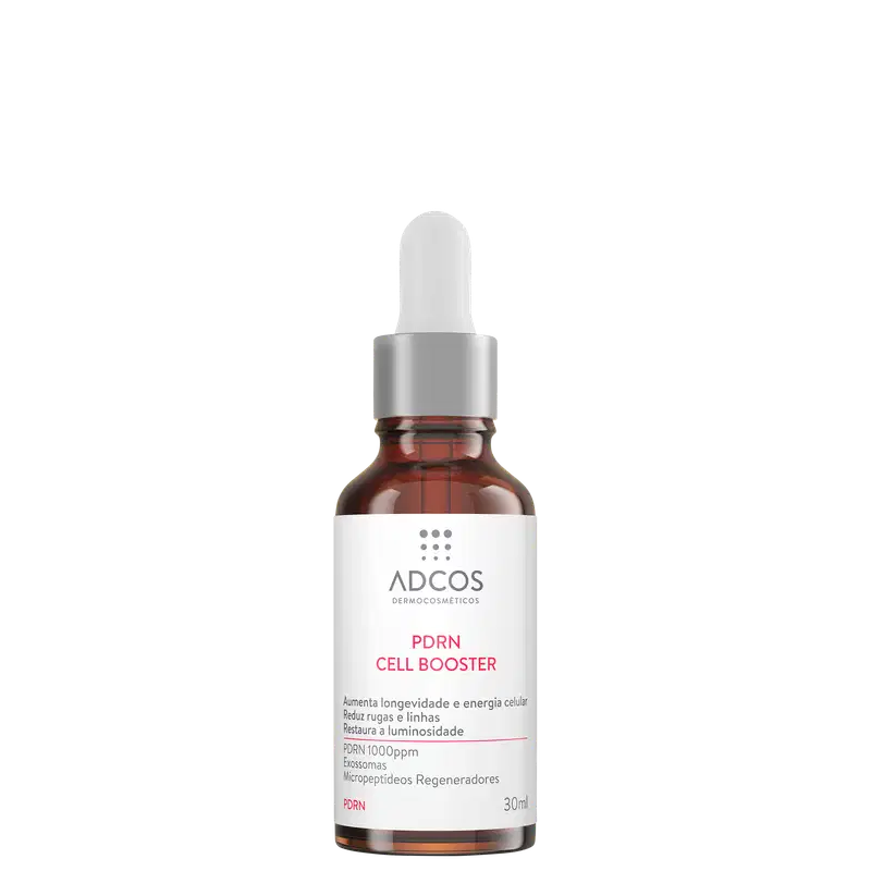 Frasco de vidro marrom com conta-gotas branco contendo o produto "PDRN Cell Booster" da marca Adcos. Rótulo branco com informações sobre o produto, incluindo seu nome, benefícios e ingredientes ativos.