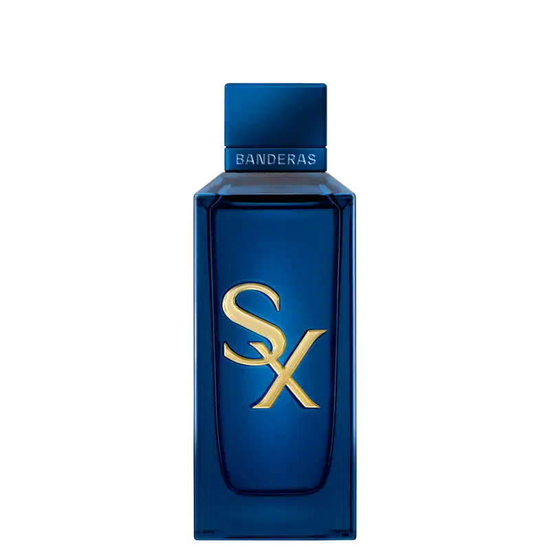 Frasco de item de perfumaria azul escuro com logotipo dourado "SX" em destaque. Embalagem retangular com texto "BANDERAS" na parte superior. Objeto com design elegante e sofisticado em tons predominantemente azuis.