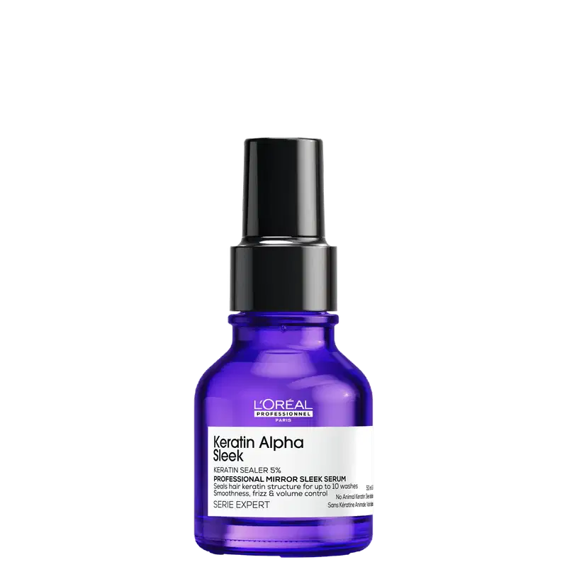 Frasco de soro de cabelo da marca L'Oréal Professionnel, da linha Keratin Alpha Sleek, com 5% de queratina. O frasco possui formato cilíndrico, com tampa preta e corpo em vidro de cor roxa translúcida.
