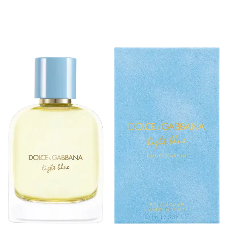 Caixa de item de perfumaria com tampa azul claro e rótulo com texto "Dolce & Gabbana Light Blue" em dourado. O frasco possui formato cilíndrico e contém um líquido amarelo claro.