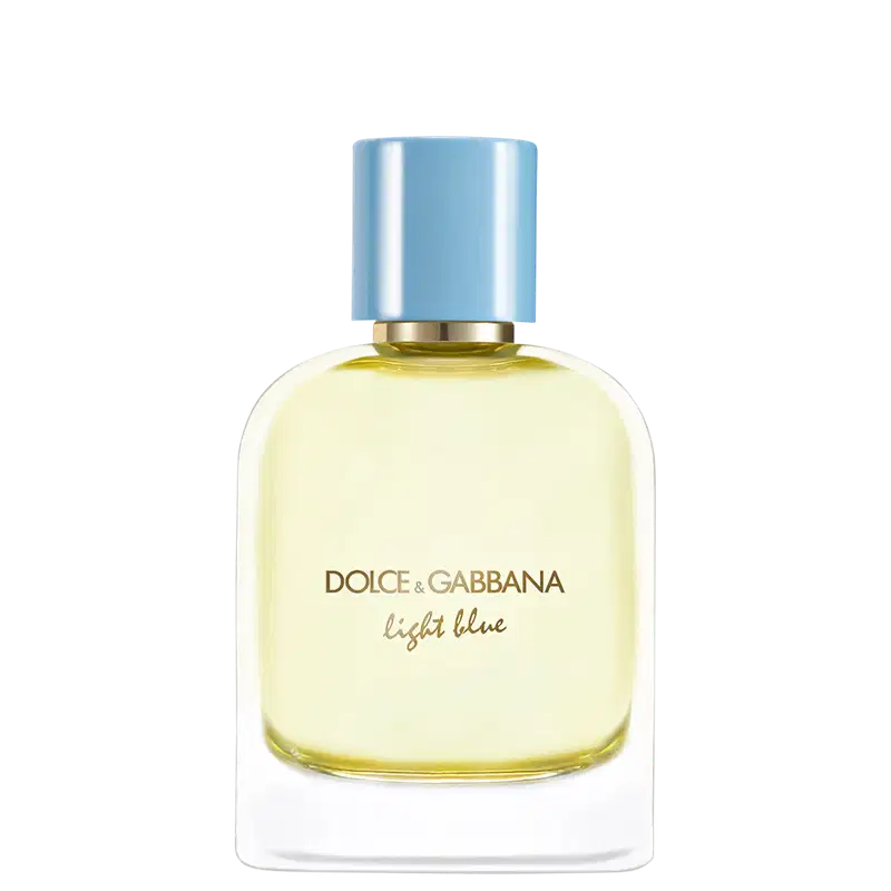 Frasco de item de perfumaria com tampa azul claro e rótulo com texto "Dolce & Gabbana Light Blue" em dourado. O frasco possui formato cilíndrico e contém um líquido amarelo claro.