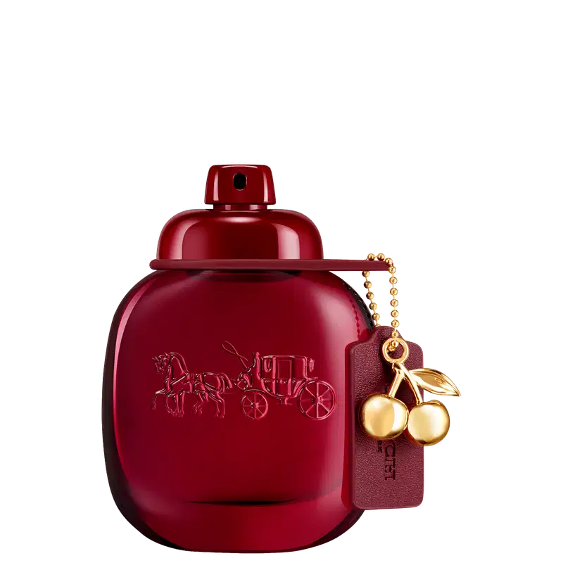 Frasco de perfume Coach vermelho escuro com tampa arredondada e pingente dourado em formato de cereja. Embalagem com gravação em relevo de carruagem.