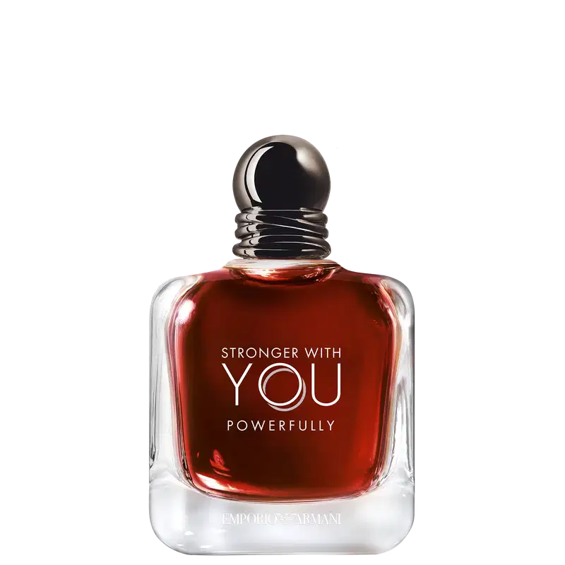 Frasco  e caixa do perfume com formato esférico e tampa prateada. O líquido vermelho exibe o texto "STRONGER WITH YOU POWERFULLY" em letras brancas. O produto é apresentado em fundo preto, destacando sua aparência elegante e sofisticada.