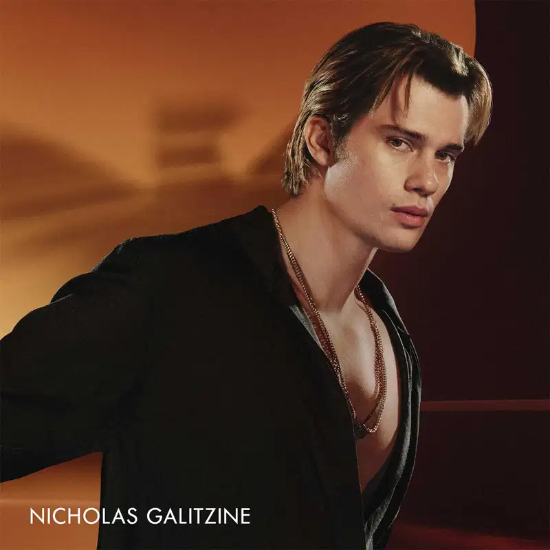 Modelo propaganda Nicholas Galitzine