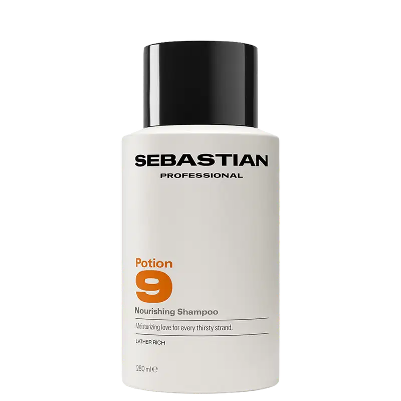 Frasco branco com rótulo preto da marca Sebastian Professional, contendo shampoo da linha Potion 9 para cabelos nutridos.