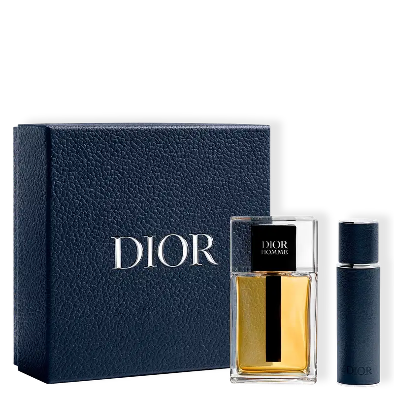 Caixa preta com logotipo Dior em relevo, contendo um frasco de perfume Dior Homme com tampa preta e um frasco de desodorante Dior Homme em fundo preto.
