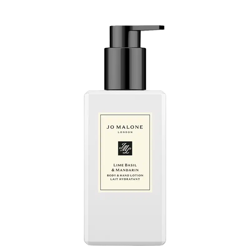 Frasco branco com bomba preta da linha Lime Basil & Mandarin da Jo Malone London, contendo loção hidratante para corpo e mãos.