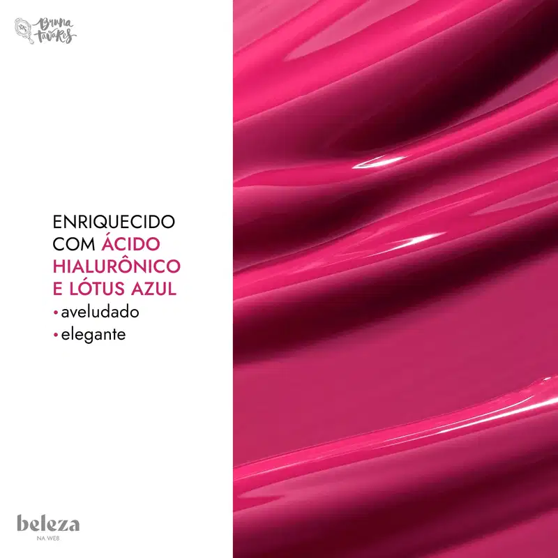 Textura fluida e ondulada do blush líquido da marca Bruna Tavares, com texto "Enriquecido com ácido hialurônico e lótus azul" em destaque.