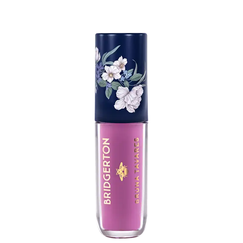 Blush líquido multifuncional de Bruna Tavares BT x Bridgerton com acabamento natural, indicado para aplicação multifuncional no rosto e nos olhos.