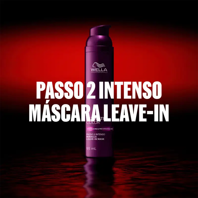 Fundo vermelho intenso com reflexo de um frasco roxo de máscara capilar da marca Wella Professionals, destacando o texto "Passo 2 Intenso Máscara Leave-in" em letras brancas.