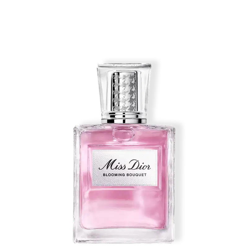 Frasco de item de perfumaria Miss Dior Blooming Bouquet com líquido rosa, embalagem em vidro transparente com tampa prateada texturizada e rótulo branco no centro.