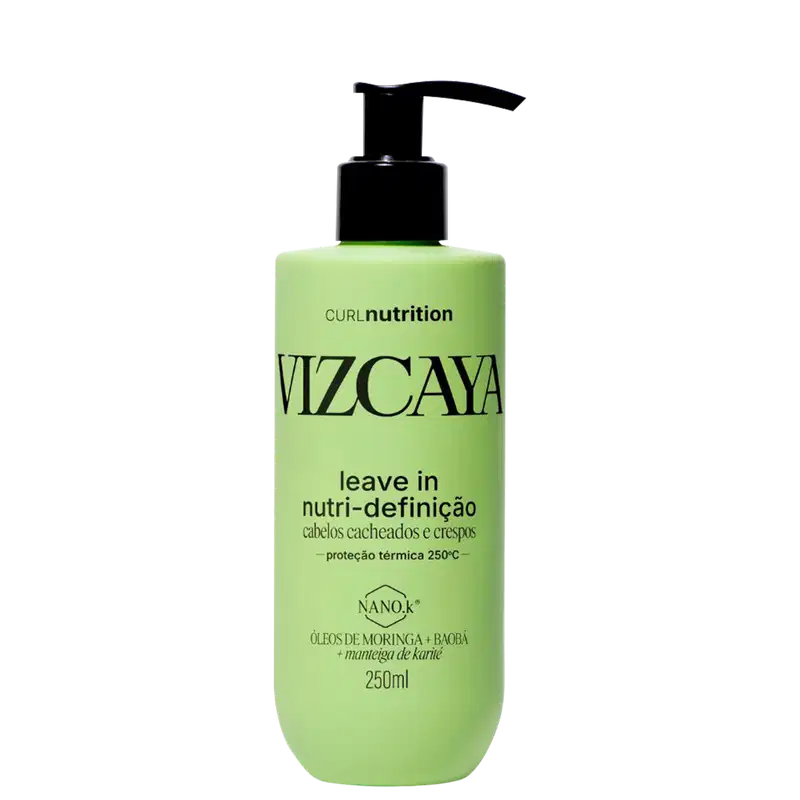 Frasco verde-claro com bomba preta, rotulado como "Vizcaya Curl Nutrition Leave-in Nutri-definição", contendo óleos de moringa e baobá, com proteção térmica de 250°C.