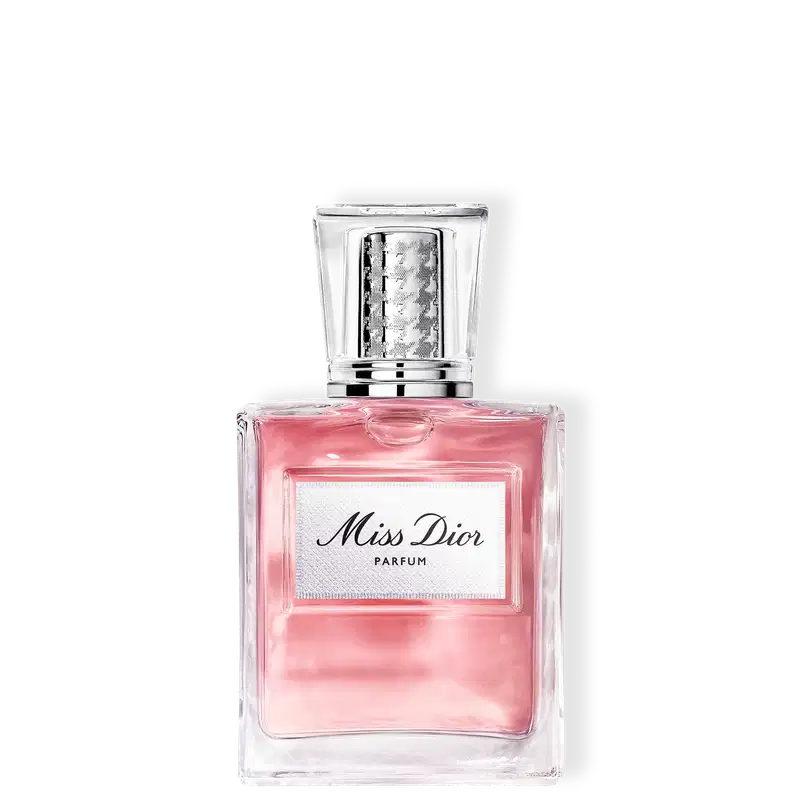 Frasco de item de perfumaria Miss Dior Parfum com líquido rosa, tampa prateada texturizada e rótulo branco com inscrição em preto, sobre fundo branco.