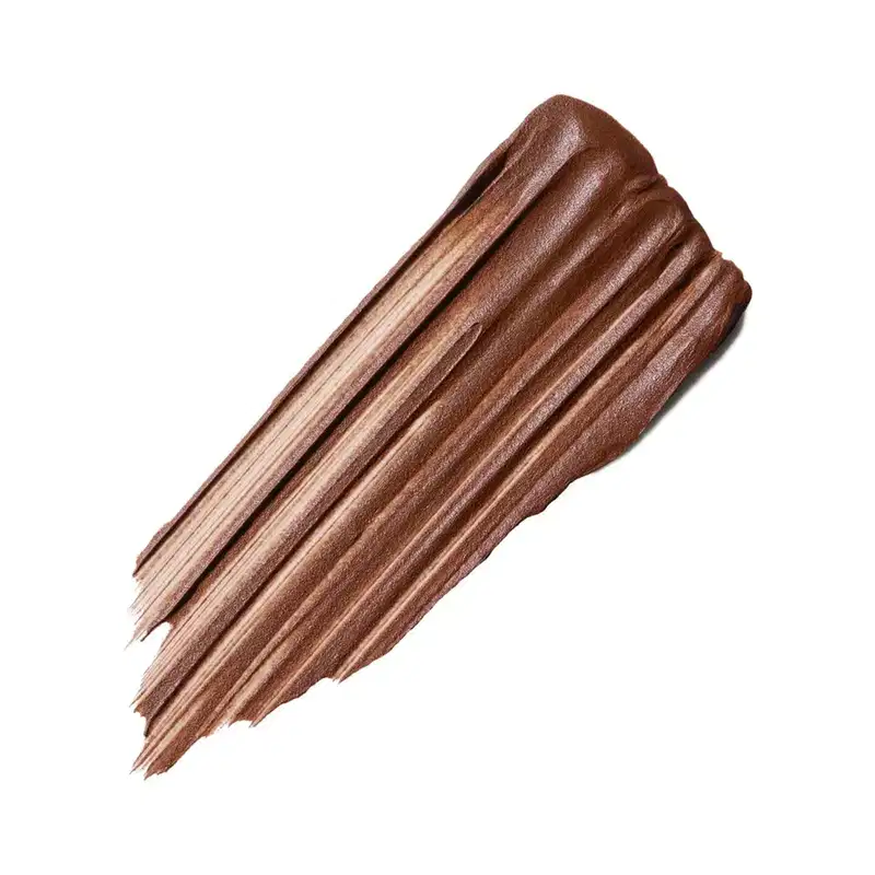 Textura cremosa e pigmentada em tons marrom e bronze. Acabamento com brilho sutil e consistência densa. Aplicação uniforme com efeito de cobertura completa. Fórmula maleável que se adapta à pele com precisão e durabilidade.