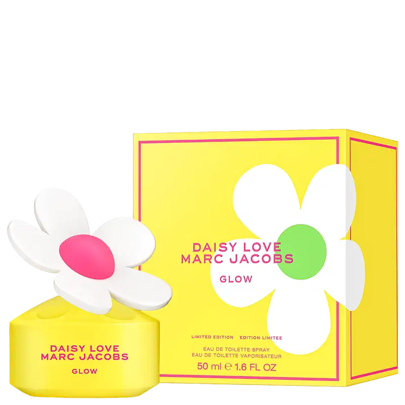 Frasco de perfume em formato de flor branca com centro rosa, embalado em caixa amarela com texto "DAISY LOVE MARC JACOBS GLOW" em vermelho e rosa. Produto de beleza da marca Marc Jacobs.