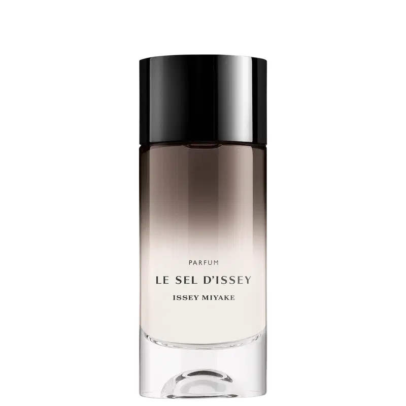 Frasco de item de perfumaria da marca Issey Miyake, com formato cilíndrico, predominância de cores preto e branco, e rótulo com o nome "Le Sel d'Issey" em destaque.