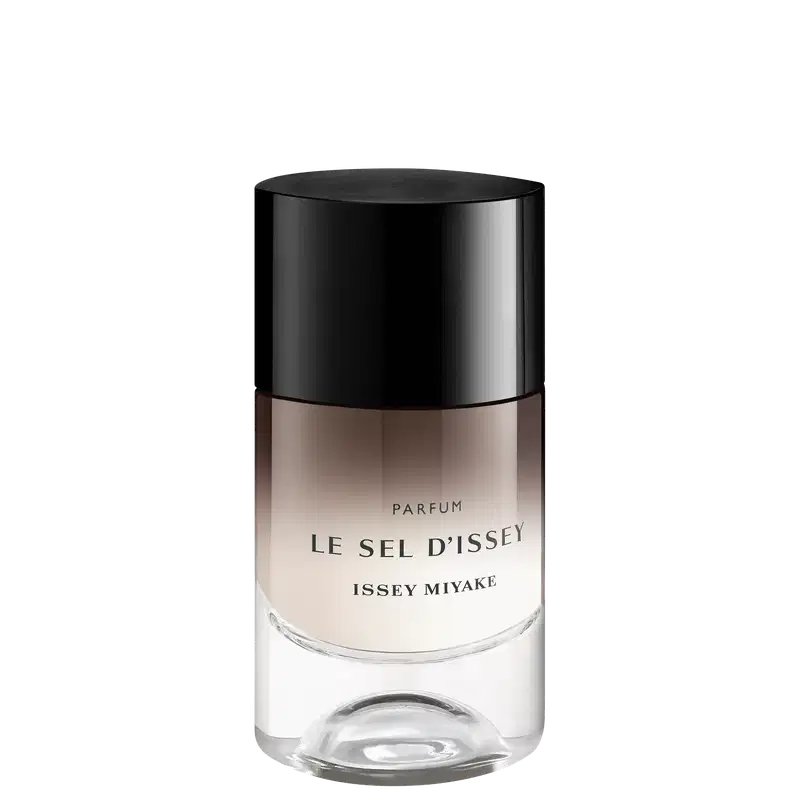 Frasco de vidro preto e transparente com rótulo em preto e branco contendo o texto "Le sel d'issey parfum" da marca Issey Miyake.