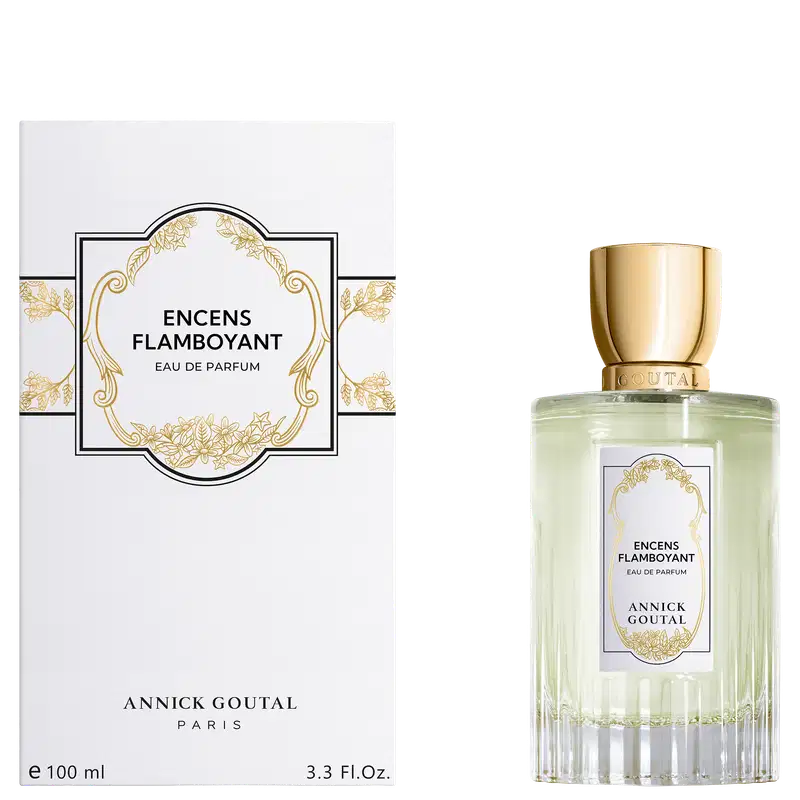 Eau de Parfum Encens Flamboyant da Annick Goutal Paris. Frasco cilíndrico com líquido verde claro e tampa dourada. Caixa branca com ornamentos dourados e moldura decorativa. Volume: 100ml (3.3 Fl.Oz).
