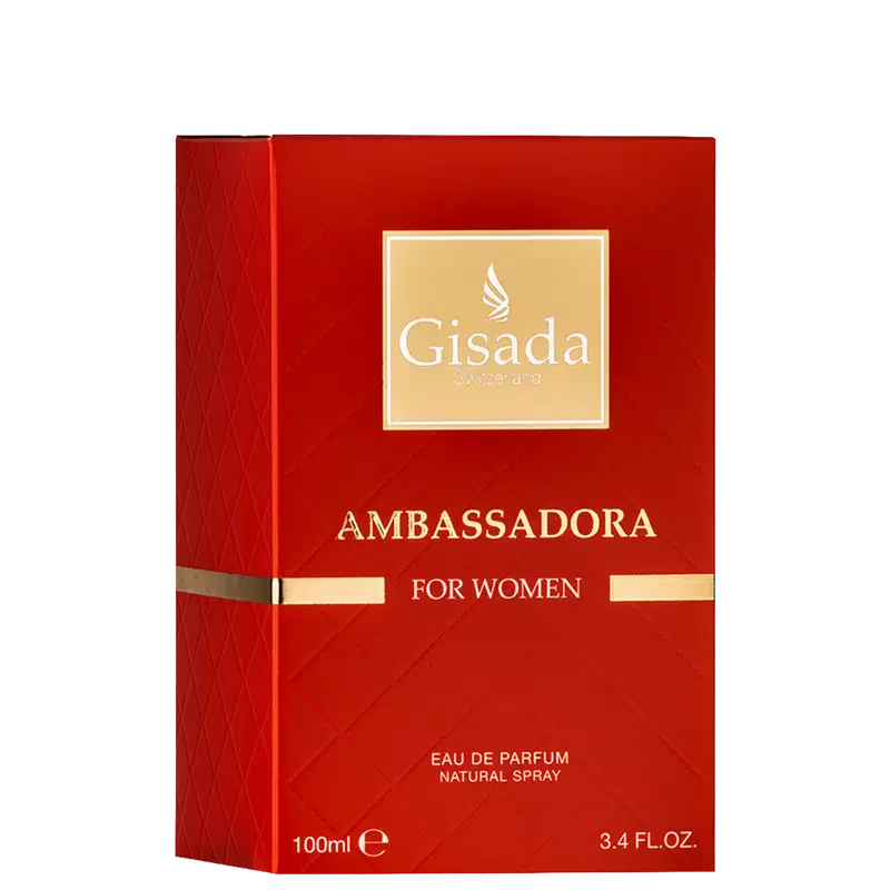 Perfume Gisada Ambassadora For Women em embalagem vermelha com caixa de papelão. Frasco de 100ml com spray natural. Rótulo dourado com logo da marca e detalhes em branco e dourado.