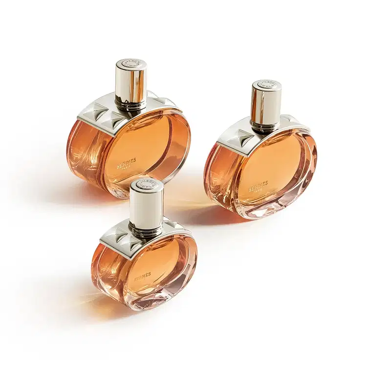 Frascos do Barénia Pleine Fleur, da marca Hermes, nas três volumetrias disponíveis.