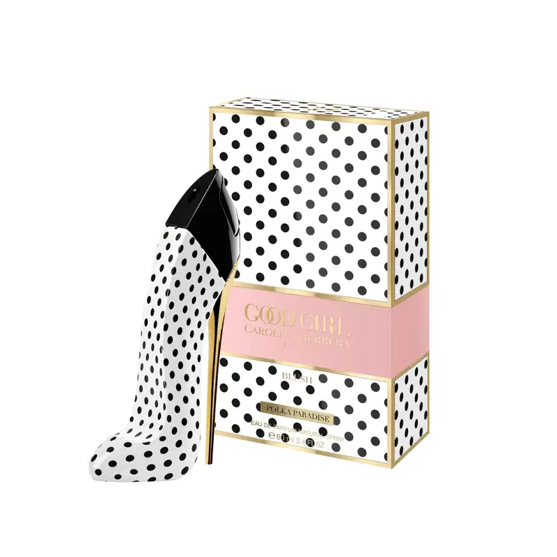 Caixa de perfume Carolina Herrera "Good Girl" em preto e branco com bolinhas, com frasco de perfume em formato de salto alto preto e rosa, embalagem com detalhes dourados.