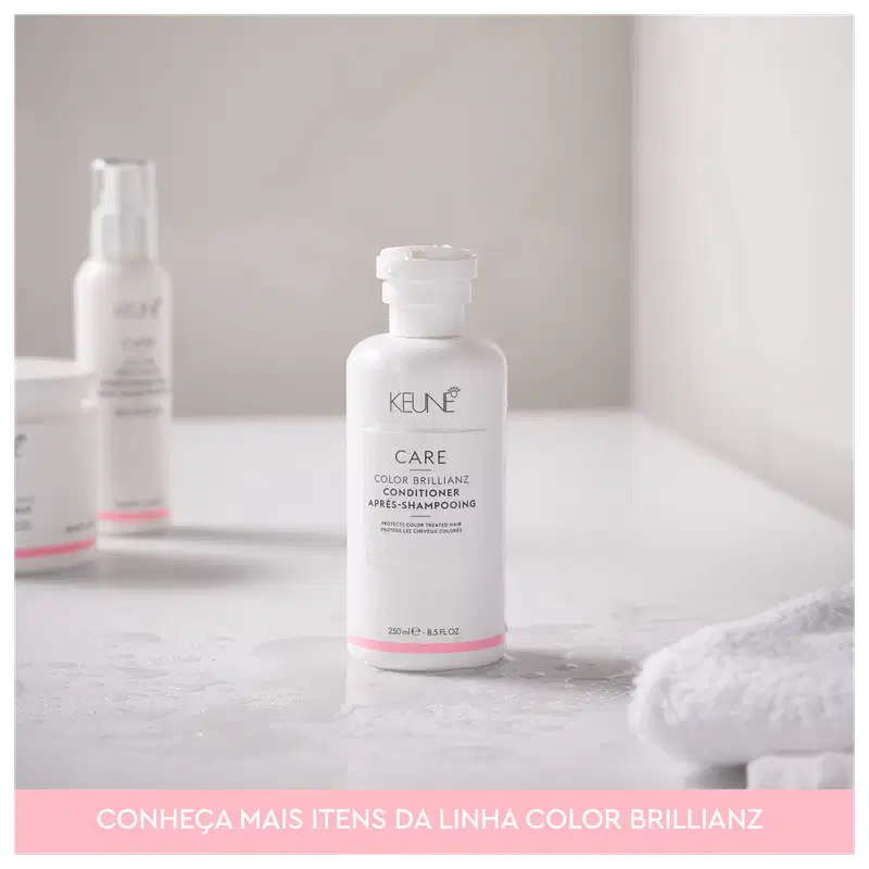 Frasco branco da linha Color Brillianz da Keune, contendo condicionador após-shampoo para cabelos com coloração. Rótulo com nome da linha e informações sobre o produto.