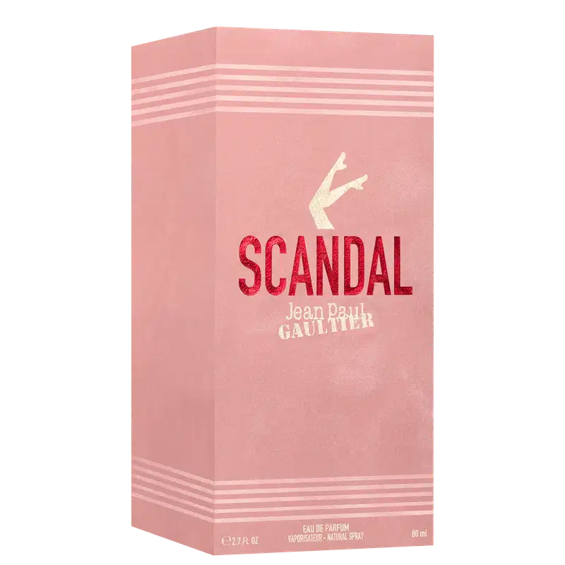 Frasco de perfume da marca Jean Paul Gaultier, com design elegante e moderno. Embalagem de vidro com tonalidades de rosa, com o nome "Scandal" destacado em letras brancas.