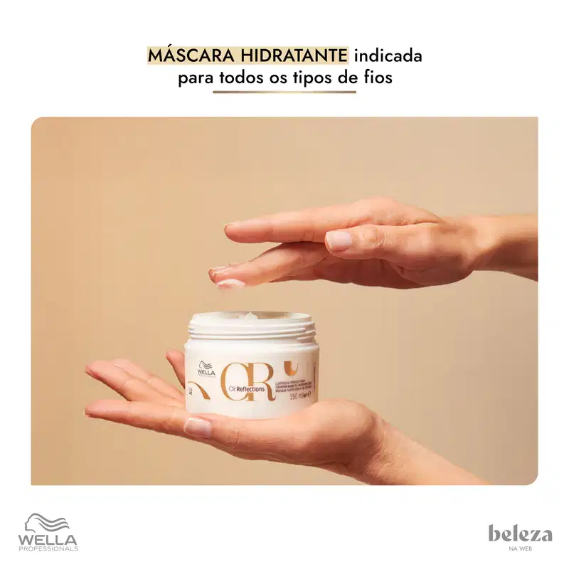 A imagem mostra uma mão segurando um pote de máscara hidratante da marca Wella, em um ambiente com fundo bege, destacando a embalagem do produto e sua indicação para todos os tipos de cabelo.
