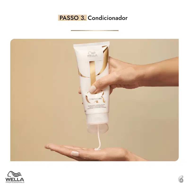 Tubo de condicionador da Wella Professionals, com embalagem branca e dourada, sendo aplicado na mão de uma pessoa.
