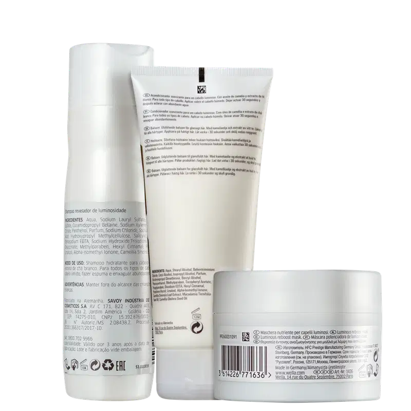 Produtos da linha Oil Reflections da Wella Professionals, incluindo shampoo, condicionador e máscara, em embalagens brancas com detalhes dourados, exibindo o logotipo da marca.
