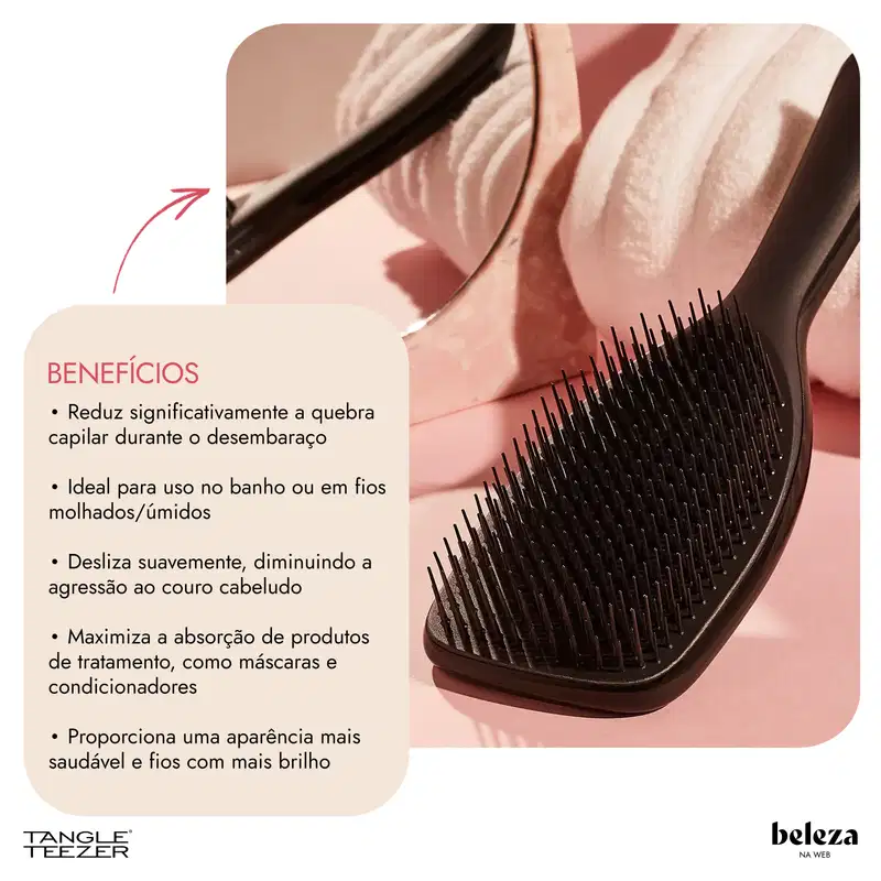 Escova de cabelo preta da marca Tangle Teezer, com design ergonômico e superfície ponteada para facilitar o desembaraço dos fios.