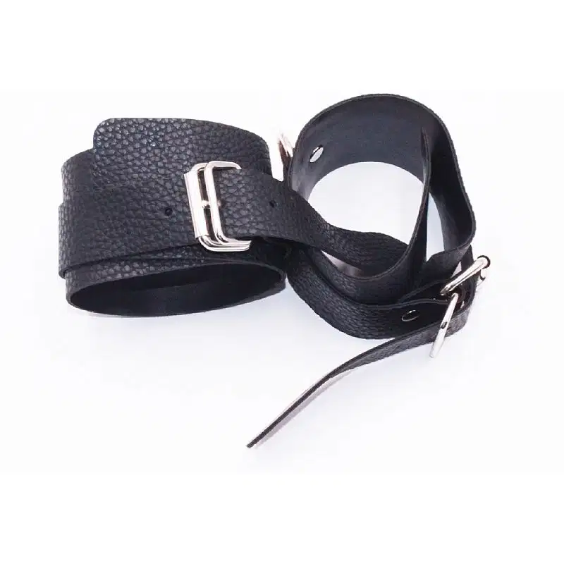 Kit Bondage BDSM 7 Peças c/ Coleira Guia Mordaça Algema Tornozeleira e Chicote