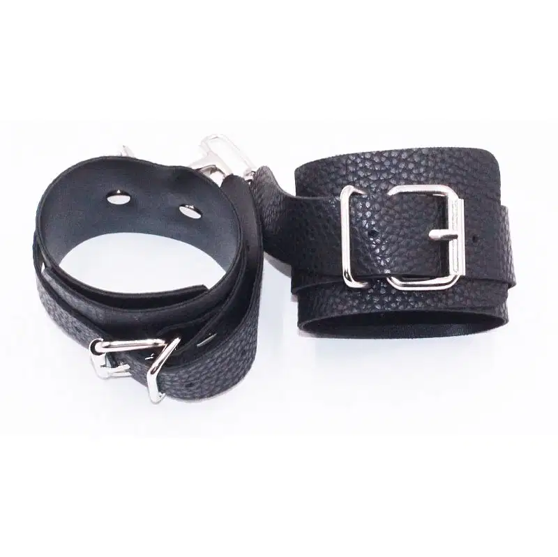 Kit Bondage BDSM 7 Peças c/ Coleira Guia Mordaça Algema Tornozeleira e Chicote