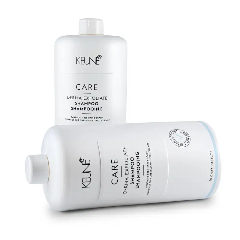 Frasco branco de 1000 ml da linha Care da Keune, com rótulo destacando o "Derma Exfoliate Shampoo" para cabelos e couro cabeludo anti-caspa.