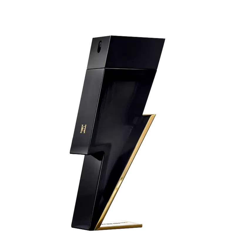 Frasco de perfume preto e dourado Bad Boy da Carolina Herrera, com design em formato de raio