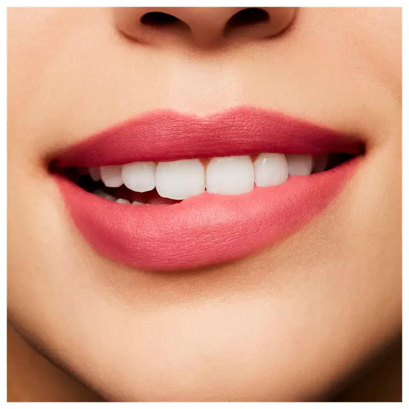 M·A·C Powder Kiss Model Off-Duty - Batom Líquido 5ml