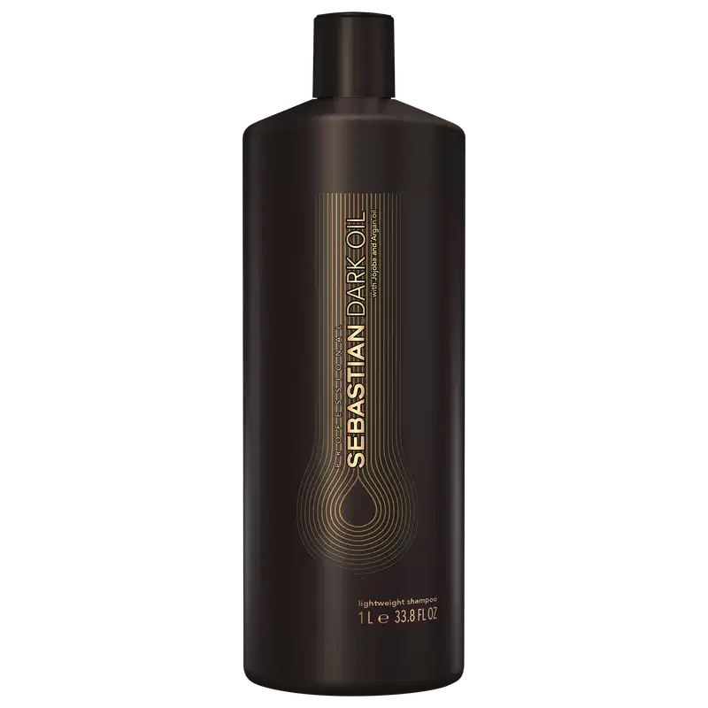 Frasco de shampoo leve da marca Sebastian Professional, em embalagem preta com detalhes dourados, exibindo o nome da linha "Sebastian Dark Oil" em destaque.