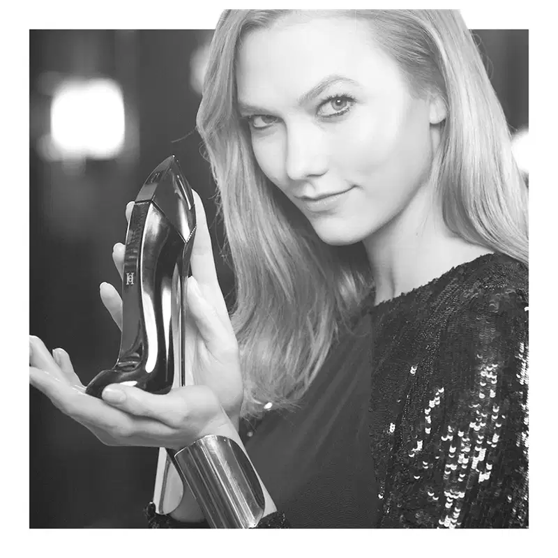 Frasco do perfume Good Girl da Carolina Herrera, em tons de preto e azul com design elegante e sofisticado em formato de salto agulha.