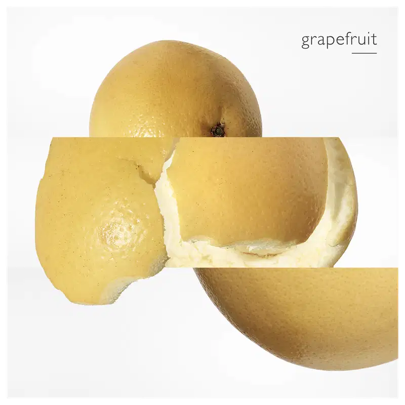 A imagem destaca a textura e a forma do fruto, com uma fatia revelando sua polpa suculenta. A descrição objetiva e concisa do produto sugere um contexto de beleza e bem-estar.