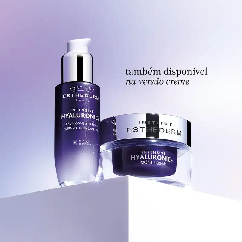 Dois produtos da marca Institut Esthederm: um soro facial Intensive Hyaluronic e um creme facial Intensive Hyaluronic, ambos em embalagens de vidro e plástico com detalhes em roxo.