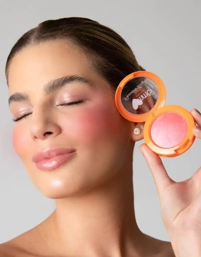 Powder Blush Cintilante Cor B03 - Ammô Beauty